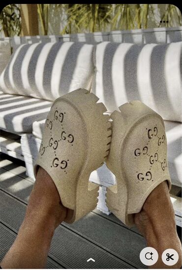 Basanoşka və səndəllər: Gucci, Ölçü: 38, rəng - Bej, İşlənmiş