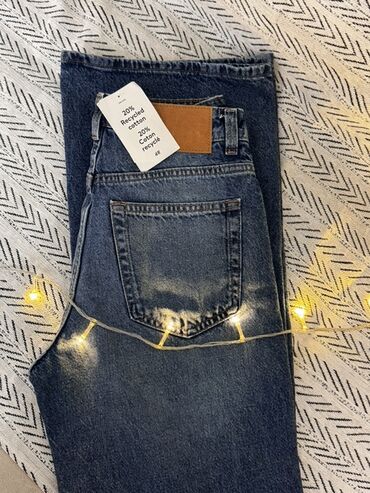 белые джинсы с дырками: Джинсы ОРИГНАЛ от H&M из плотного денима синего цвета. Модель