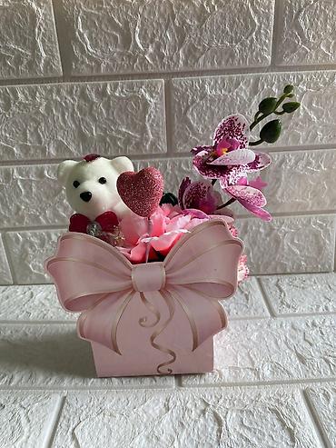 Praznična dekoracija: 🌸🌷 cvetni box setovi 🌷🌸 tražiš savršen poklon koji ostavlja bez daha? — 8