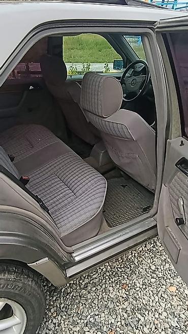 Транспорт: Mercedes-Benz W124: 1993 г., 2 л, Механика, Бензин, Седан — 7