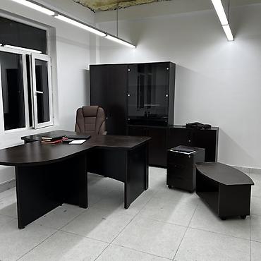study table: Предлагается комплект офисной мебели, выполненный в темно-коричневом — 10