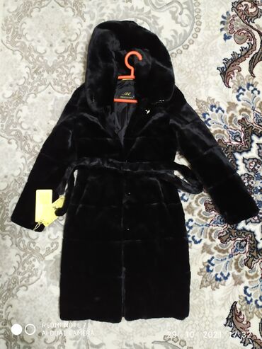 продаю женское пальто: Шуба, S