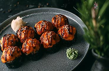 Готовые блюда, кулинария: Сеты суши и роллов - Ассорти роллов: классические, запечённые и с — 29