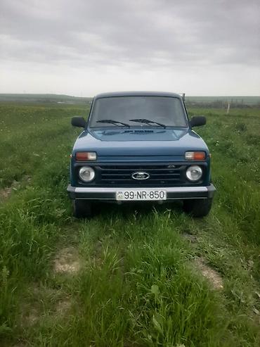 фургоны категории б: Lada Niva 4x4, mavi rəng. Korpus klassik kvadrat dizaynlı, ön qara — 1