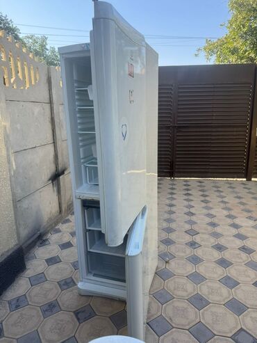 крутилка: Холодильник Indesit с нижней морозильной камерой. Особенности и