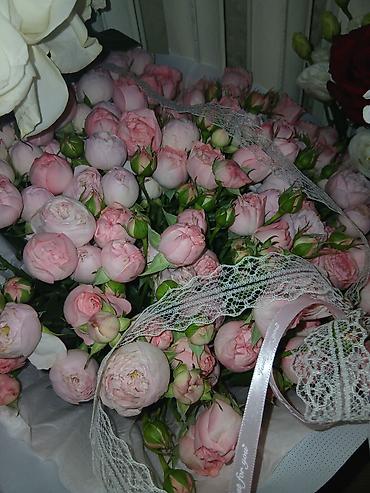 розы белые: Букет из нежно-розовых кустовых пионовидных роз - Пышная композиция — 2