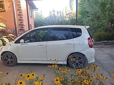 Транспорт: Honda Fit: 2002 г., 1.3 л, Автомат, Хэтчбэк — 2