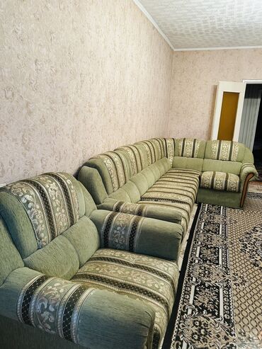 угловой диван стол: Диван-кровать, цвет - Зеленый, Б/у