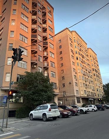 Батирлерди ижарага берүү: Сдаётся 2-комнатная студия 63м2 в центре города (Боконбаева-Исанова) — 1