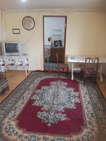 Masazırda 2 otaqlı kiraye ev var eşyalı orta temirli konbi sistemi var