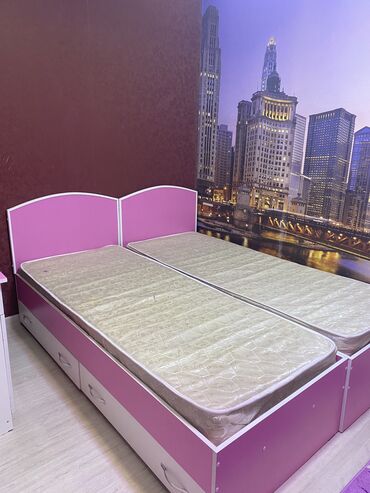 двух ярустную кровать: Односпальная кровать, Для девочки, Б/у