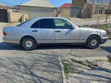 mercedes dizel: Mercedes-Benz 220: 2.2 l | 1999 il Sedan