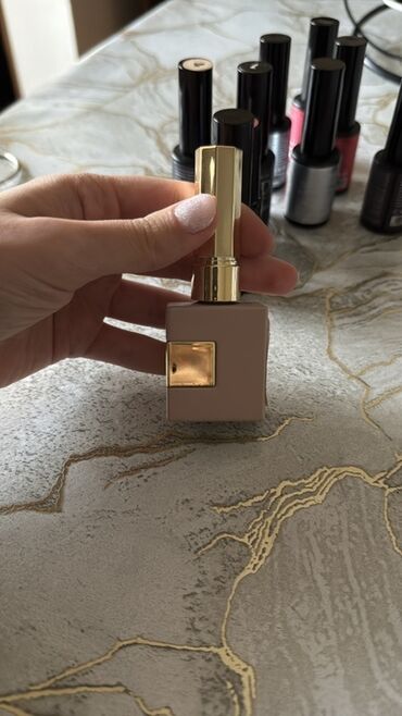 Manikür, pedikür aparatları: Manikür üçün avadanlıq dəsti tək tək də satılır hər biri Tərkib: - — 28