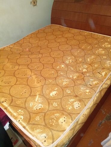 угловой шифоньер в спальню: İkinəfərlik çarpayı, Dolab