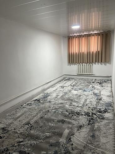Аренда комнат: Сдаю квартиру на долгий срок на первом этаже (подвал)теплая,есть — 2