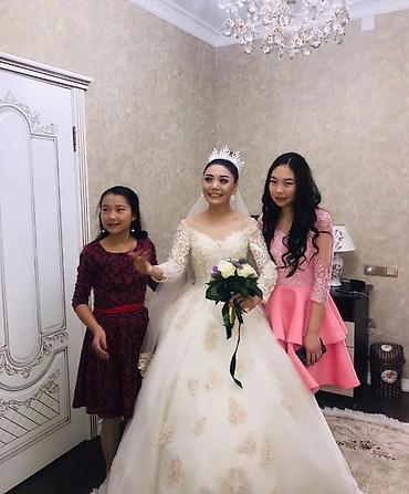 Свадебные платья: Свадебное платье, La Sposa, Винтажный стиль, Закрытое, Открытая спина, Гипюр, Пышное, Китай, Кружево, Б/у at lalafo.kg — 19 Свадебные платья: Свадебное платье, La Sposa, Винтажный стиль, Закрытое, Открытая спина, Гипюр, Пышное, Китай, Кружево, Б/у — 19