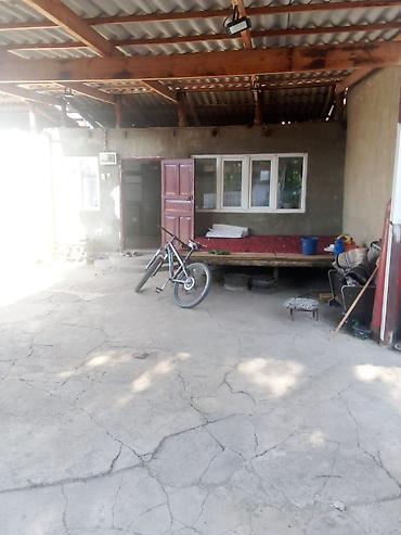 коровник: Продается жилой дом 5 комнат, участок 18 соток, хоз постройки имеются — 3