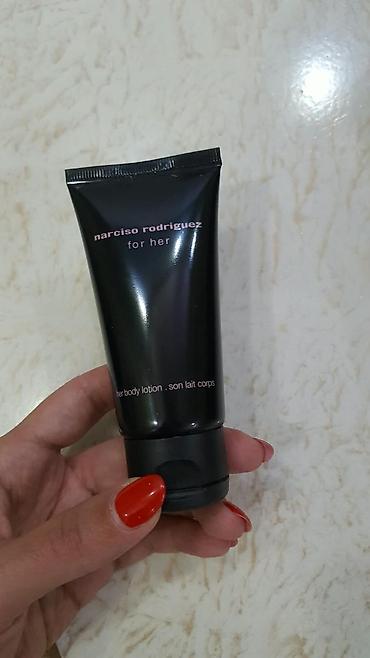 Narciso Rodriguez For Her bədən losyonu. Həcmi 50 ml-dir. Tub — 3
