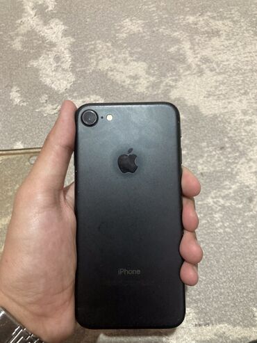 Apple iPhone: IPhone 7, Б/у, 32 ГБ, Jet Black, Чехол, Кабель, 100 %