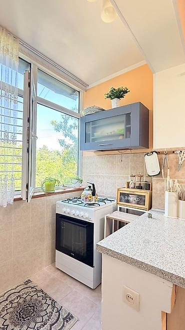 105: 3 комнаты, 70 м², 8 мкр 105 серия, 4 этаж, Косметический ремонт — 6