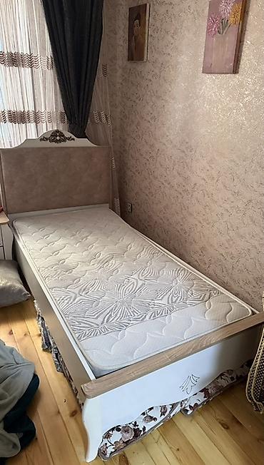 Çarpayılar: Bir nəfərlik çarpayı və döşək dəsti - Ölçü: təxminən 90x190 sm (bir — 4