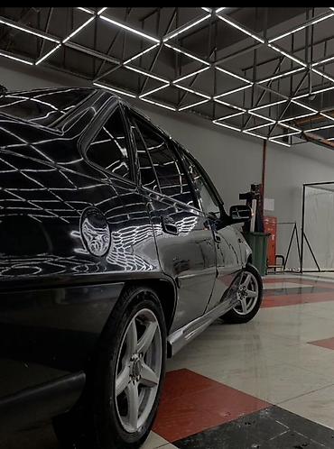 Другие автомобили: Седан черного цвета с доработанным экстерьером. Основные особенности — 5