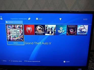 Игры для PlayStation: Продаю прошитую playstation 4,в комплекте два джойстика,все нужные — 2