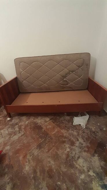Ev və bağ: Kravat dösək