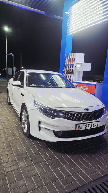 акумуляторы авто: Kia Optima, белый седан бизнес-класса. Кузов и дизайн: - Элегантный