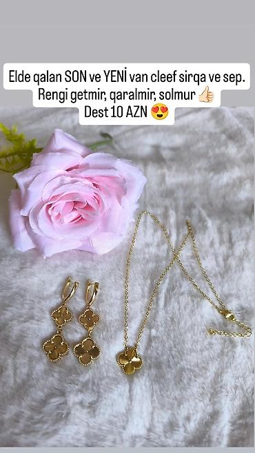versage sep: Van Cleef tərzində zərgərlik dəsti: sırğa və sep. - Qızılı rəngdə — 1