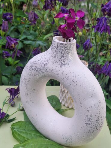 Vazalar: Bir vaza — 6