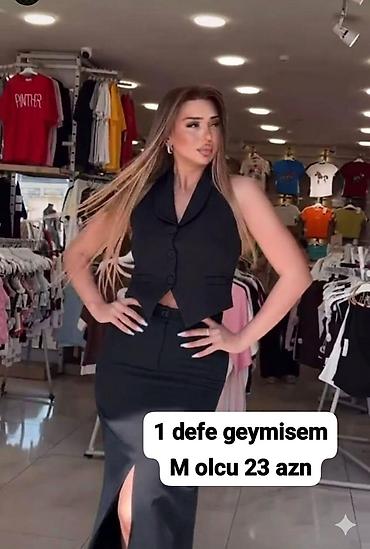 Qadın dəsti – qara rəng - Ölçü: M - Təsvir: Yuxarı hissə düyməli lalafo.az -da Qadın dəsti – qara rəng - Ölçü: M - Təsvir: Yuxarı hissə düyməli