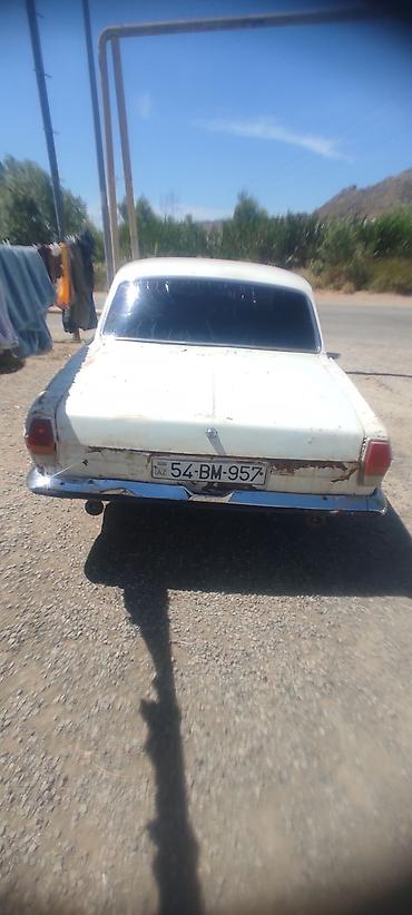 24 volqa: Model: GAZ Volga (GAZ-24 seriyası) Kuzov: sedan, ağ rəng Nömrə nişanı — 7