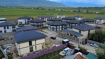 Продажа коттеджей и домов: 📣 Продаётся роскошный дом в VIP-городке! 📍 Локация: с. Беш-Кунгой — 14