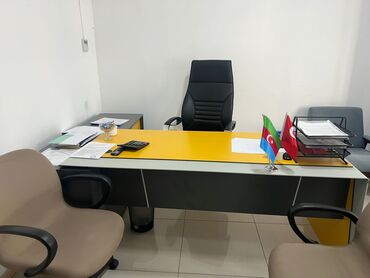 Ofis masaları: Müdür masası satılır.ofis bağlandığı ucun butun mebeller satılır ucuz