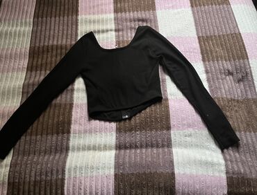 Pencəklər: Qara uzunqol crop top – NOA & NOA 1 defe geyinilib - Ölçü: S/M -