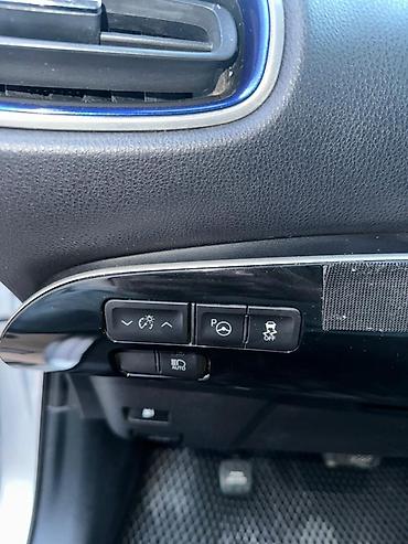 Toyota: Toyota Prius: 2017 г., 1.8 л, Гибрид, Седан — 13