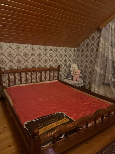 Masalar və oturacaqlar: İkinəfərlik çarpayı, Bazasız, Matrassız, Siyirməsiz