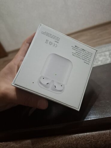 Наушники: Apple AirPods (беспроводные наушники) с зарядным футляром -НОВЫЙ -