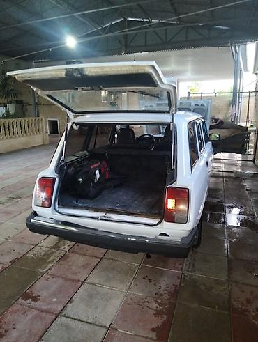 nomre qablari: Lada 2104, ağ rəngli universal kuzov Texniki xüsusiyyətlər: - Kuzov — 8