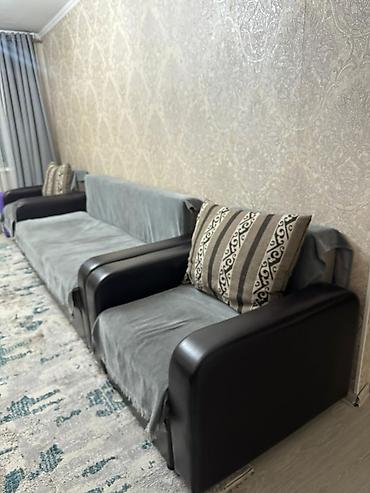 Шифоньеры, шкафы для одежды: Стулья 6 шт.по 2000тысяч - Диван прямой, трехместный. Широкие — 6