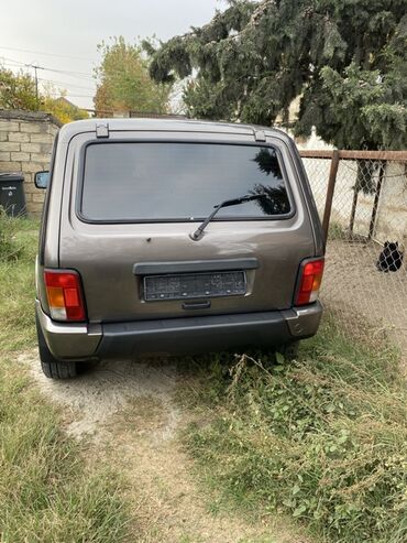 VAZ (LADA): Model: LADA 4x4 (Niva) 3 qapılı SUV Əsas xüsusiyyətlər: - Tam — 1