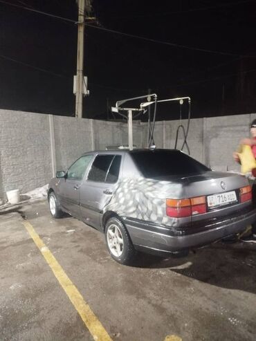 шины нивы: Volkswagen Vento: 1993 г., 1.8 л, Механика, Бензин, Седан