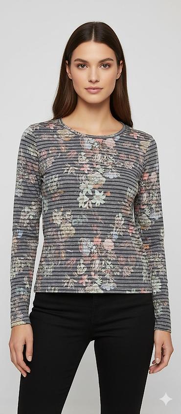 zara red: Ženska majica dugih rukava – prugasto-cvetni dezen - Model: majica sa — 1