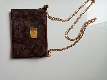 rukavice za fudbal za zimu: Louis Vuitton torbica, može i kao novcanik kada se skine lanac, ima 3