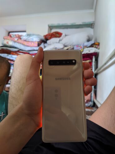 самсунг флип 5: Samsung Galaxy S10 Plus, Б/у, 128 ГБ, цвет - Бежевый