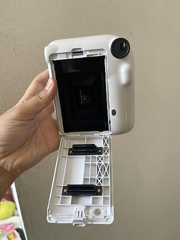 digital camera: Fujifilm Instax Mini 12 — мгновенная камера белого цвета. Основные — 7