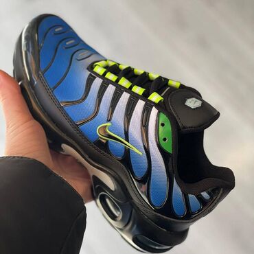 Patike: Nike air max tn patike 

Novo
Brojevi 36 do 46

fb Moja Kupovina 1 — 7