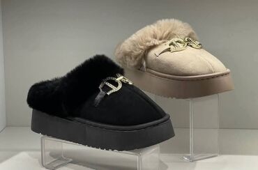 Papuče: ,♥️#Nove sobne papuce
Cena 2300
Vel. od 36 do 41
P/019 — 3