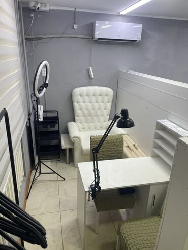 кресло парикмахерское бу: Сдаю Кабинет в салоне, 5 м², Для мастера по маникюру